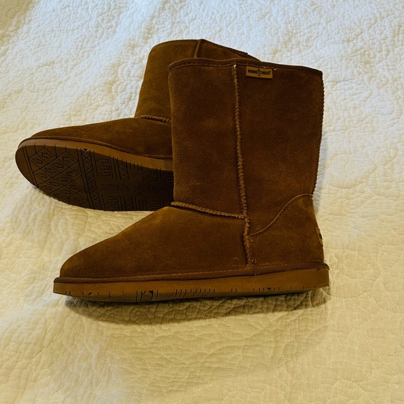 Minnetonka women’s Olympia Boots | Ugg like boots - Picture 9 of 10